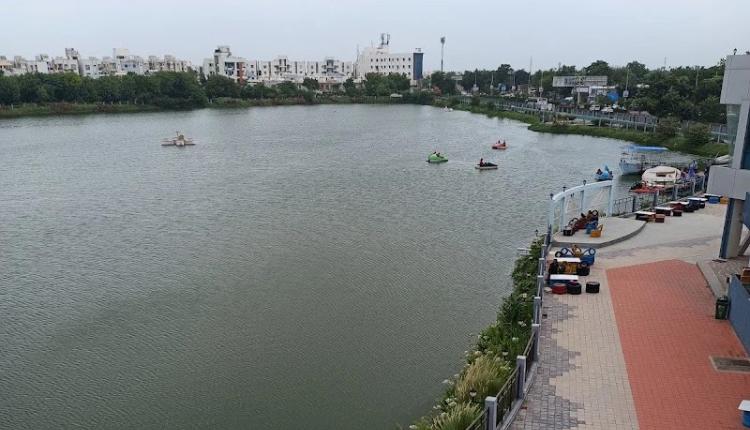 16 Schoolkids Teachers Drown In Boat Accident In Vadodara Lake