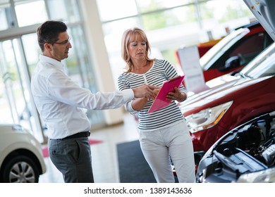 4 090 Car Dealership Paperwork Stock Photos High Res Pictures And Images Getty Images