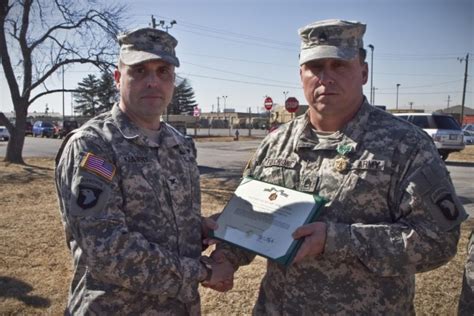 Currahee Artillery Soldiers Receive Arcom With Valor Article The United States Army