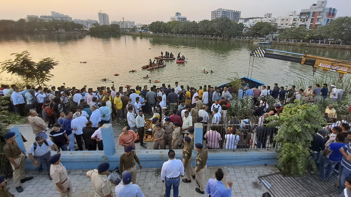 Dh Evening Brief Nine Students Two Teachers Drown After Boat Capsizes In Vadodara 9 Killed In