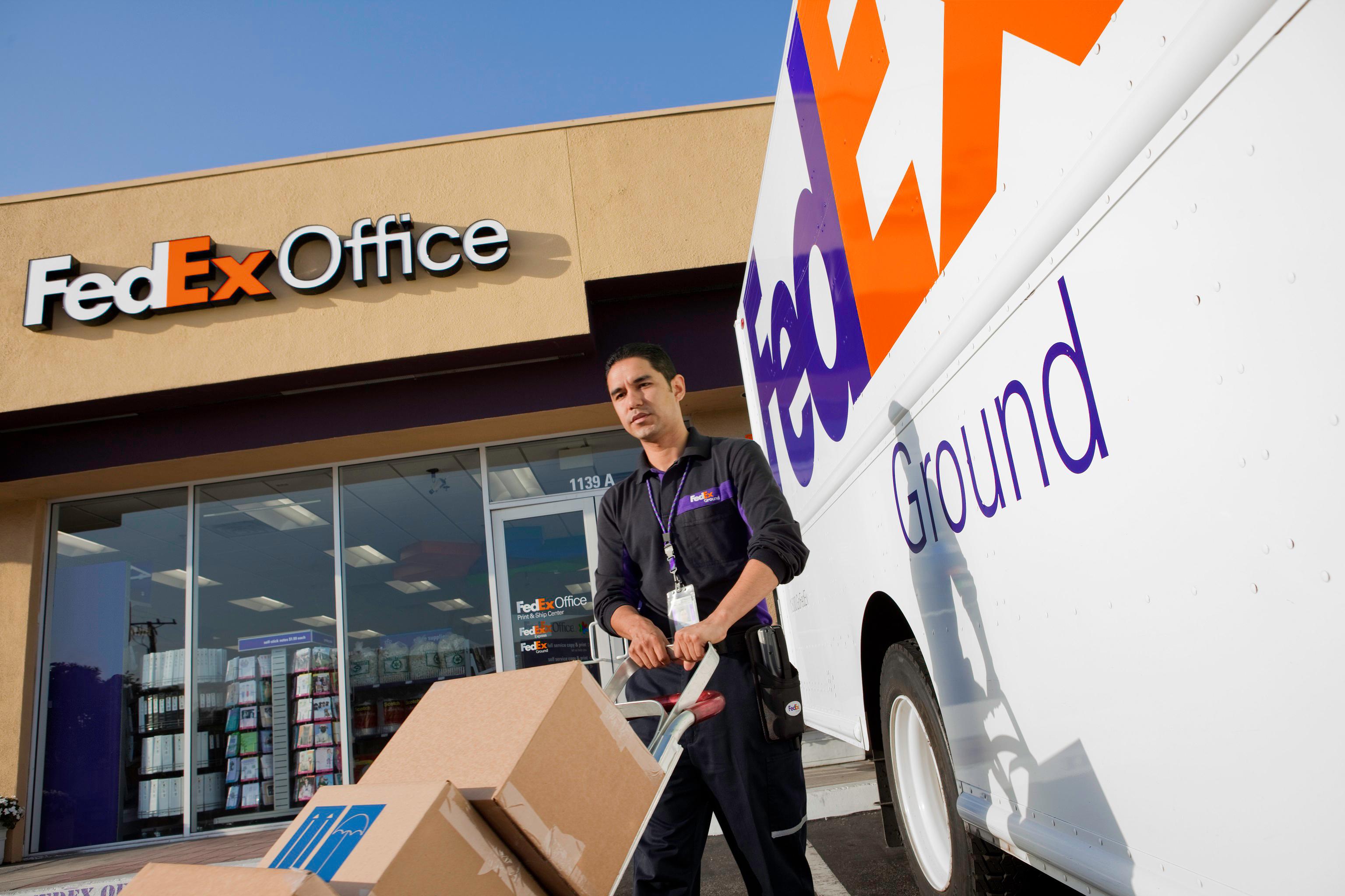 Fedex Office Print Ship Center 17 Photos 141 Reviews Printing