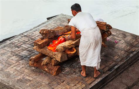 Hindu Funeral Cremation Guide The Ceremony Beliefs Customs Amp More