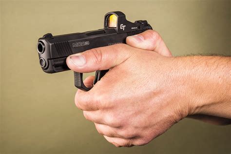 How To Properly Grip A Pistol Step By Step Instructions Handguns