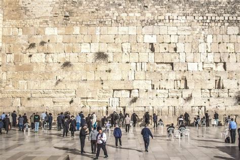 Israeli Foreign Ministry Will Fly Western Wall Stone To 2025 World Expo