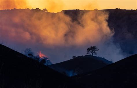 Kenneth Fire Grows Rapidly Threatens Homes Near Calabasas Los