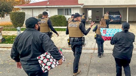 Kern County Probation Officers Surprise Probationer Amp 39 S Family With Christmas Gifts