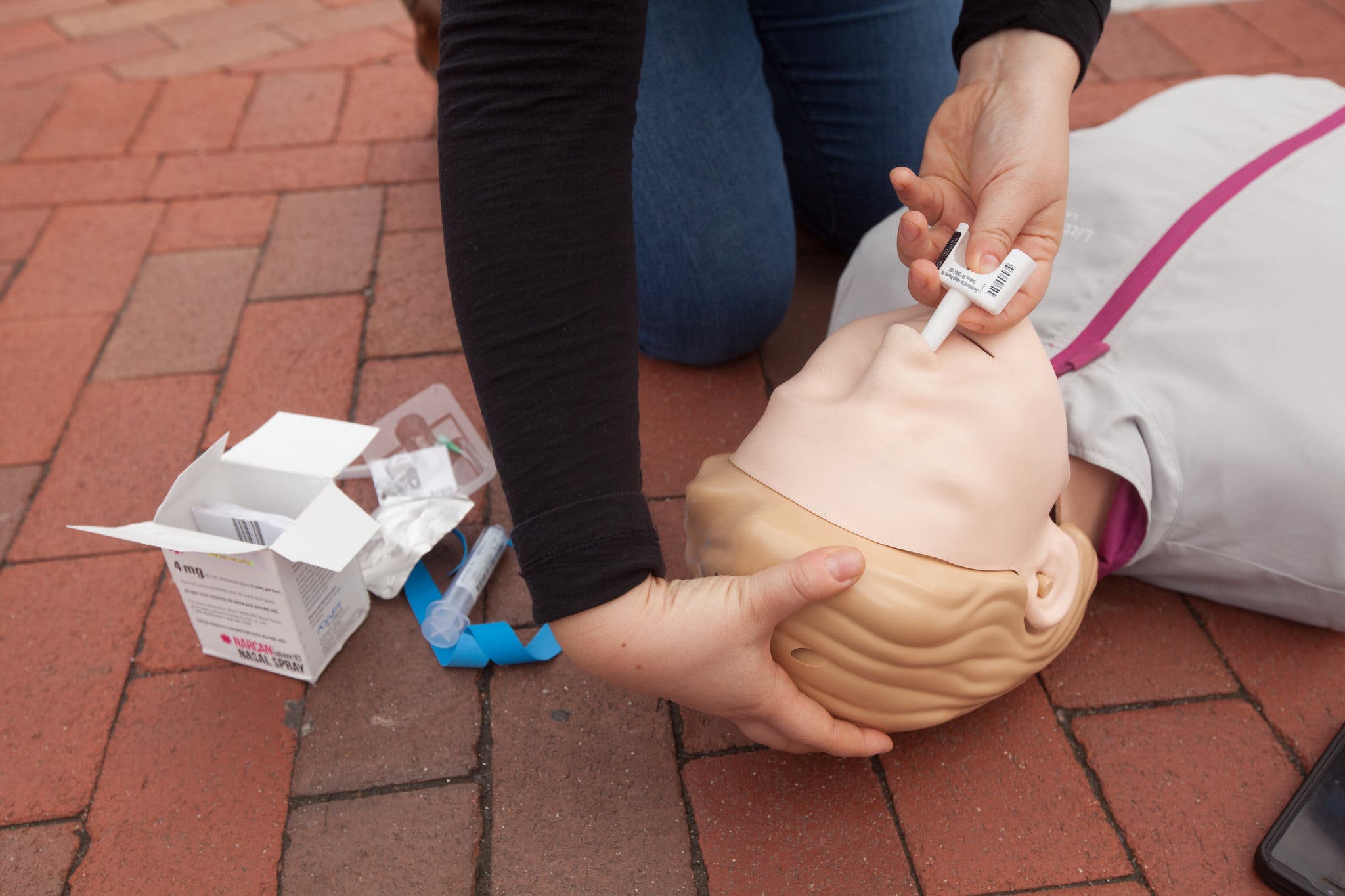 Opioid Overdose Signs Amp What To Do How To Use Naloxone