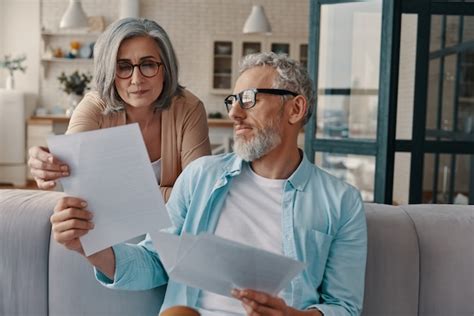 Premium Photo Busy Senior Couple In Casual Clothing Doing Paperwork