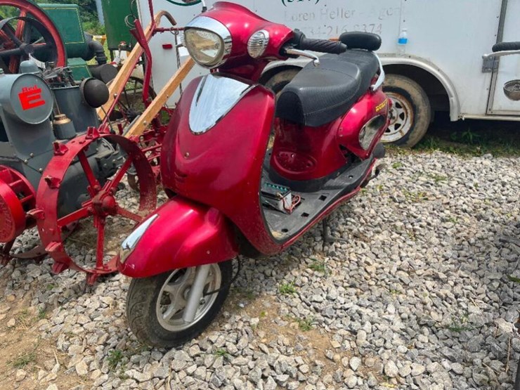 Rocket Scooter Lot 230 July Consignment Auction 7 19 2022