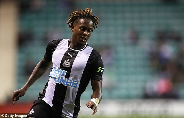 Rolando Aarons Amp 39 Move From Newcastle To Huddersfield Broke Down As Paperwork Was Two Minutes Late