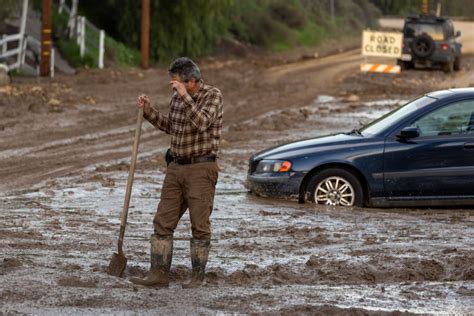 Vehicle Stuck In The Mud Here Are 5 Ways To Get Your Vehicle Out Of The Mud Aaa Towing