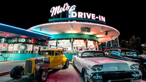 What Was The First Drive In Restaurant Established In The U S